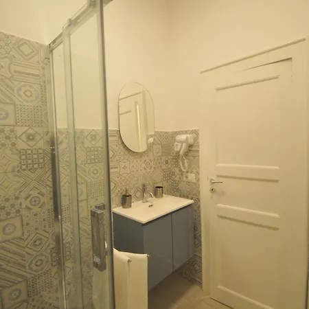 Baroque Oda ve Kahvaltı 3*